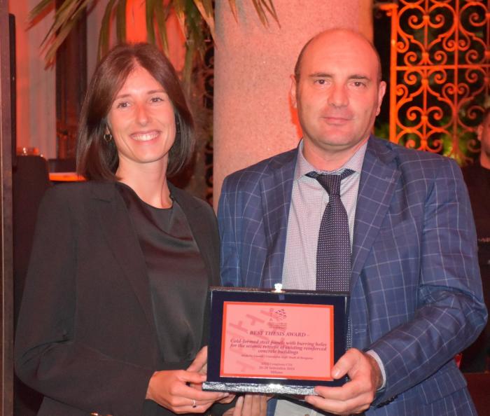 Cerimonia CTA - Michelle Gualdi riceve il Premio Miglior Tesi da Emanuele Maiorana, docente Università della Repubblica di San Marino e Socio CTA